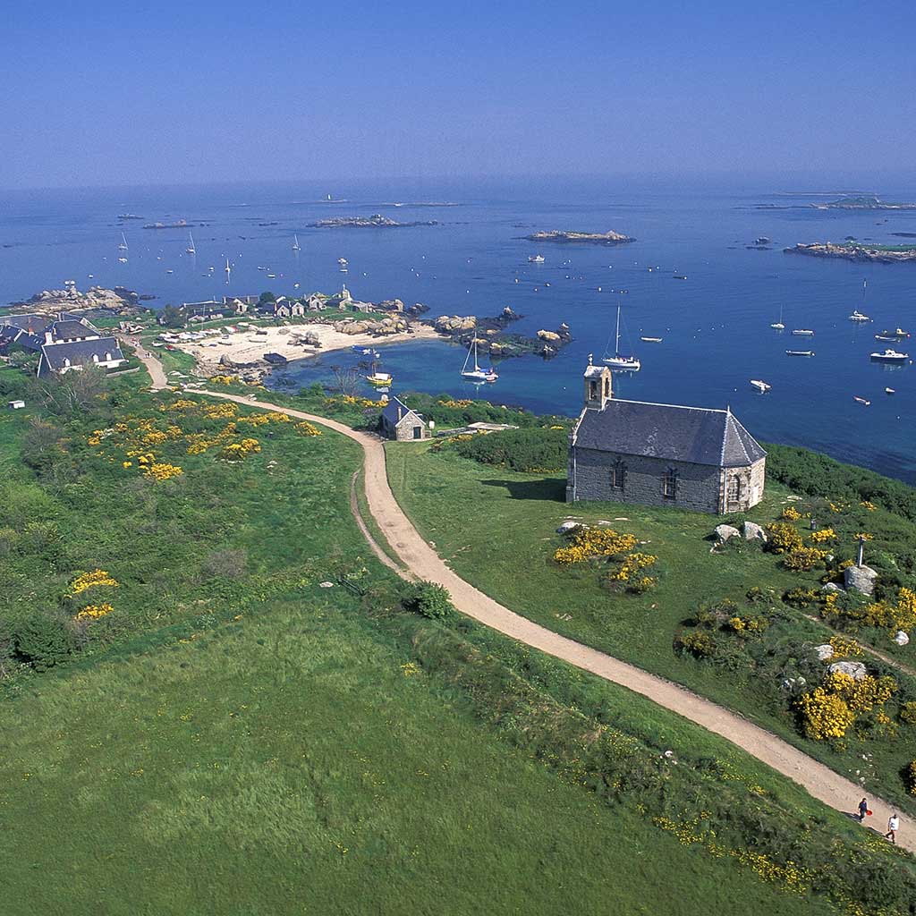 Les îles anglo-normandes vous offrent une parenthèse british au cours de votre séjour à Saint-Malo