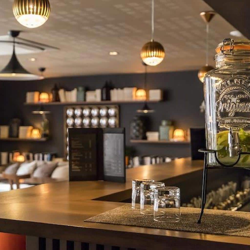 Un bar lounge pour vous détendre à l'hôtel L'Adresse