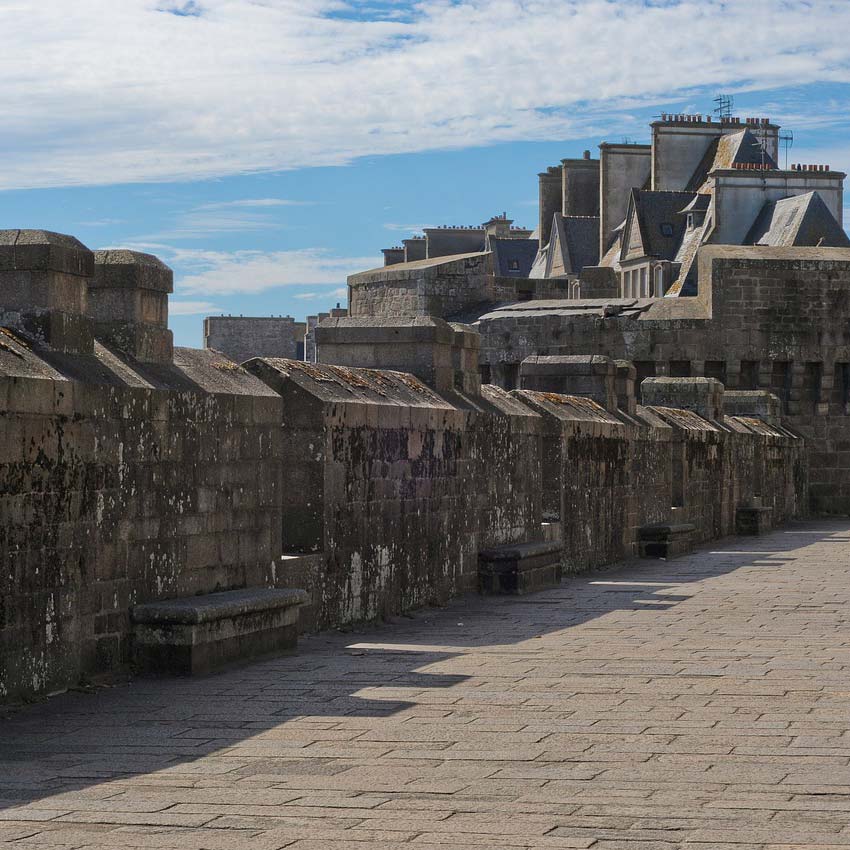 Le tour des remparts vous permettra d’accéder aux meilleurs points de vue de St-Malo